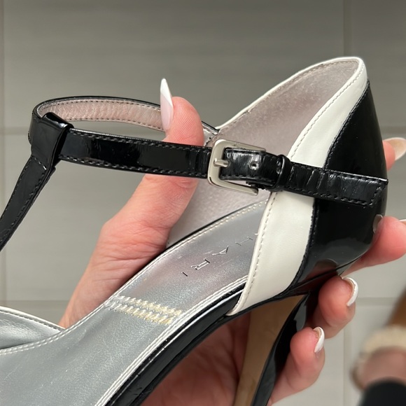 Tahari Patent Darby heels - Sz 7 - Picture 7 of 11